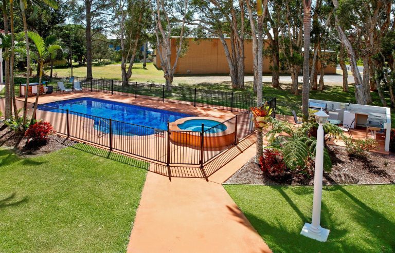 Pool and Barbecue area